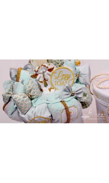 Lumanare botez cu ingeri gold dantela verde menta si broderie cu numele bebelusului cusuta in baza lumanarii 23